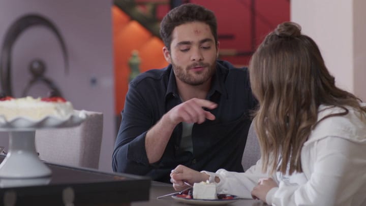 UNE FAMILLE PAS SI PARFAITE - S1 E0033 - Dimanche 19 Octobre 2025