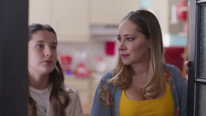 UNE FAMILLE PAS SI PARFAITE - S1 E0045 - Dimanche 16 Novembre 2025